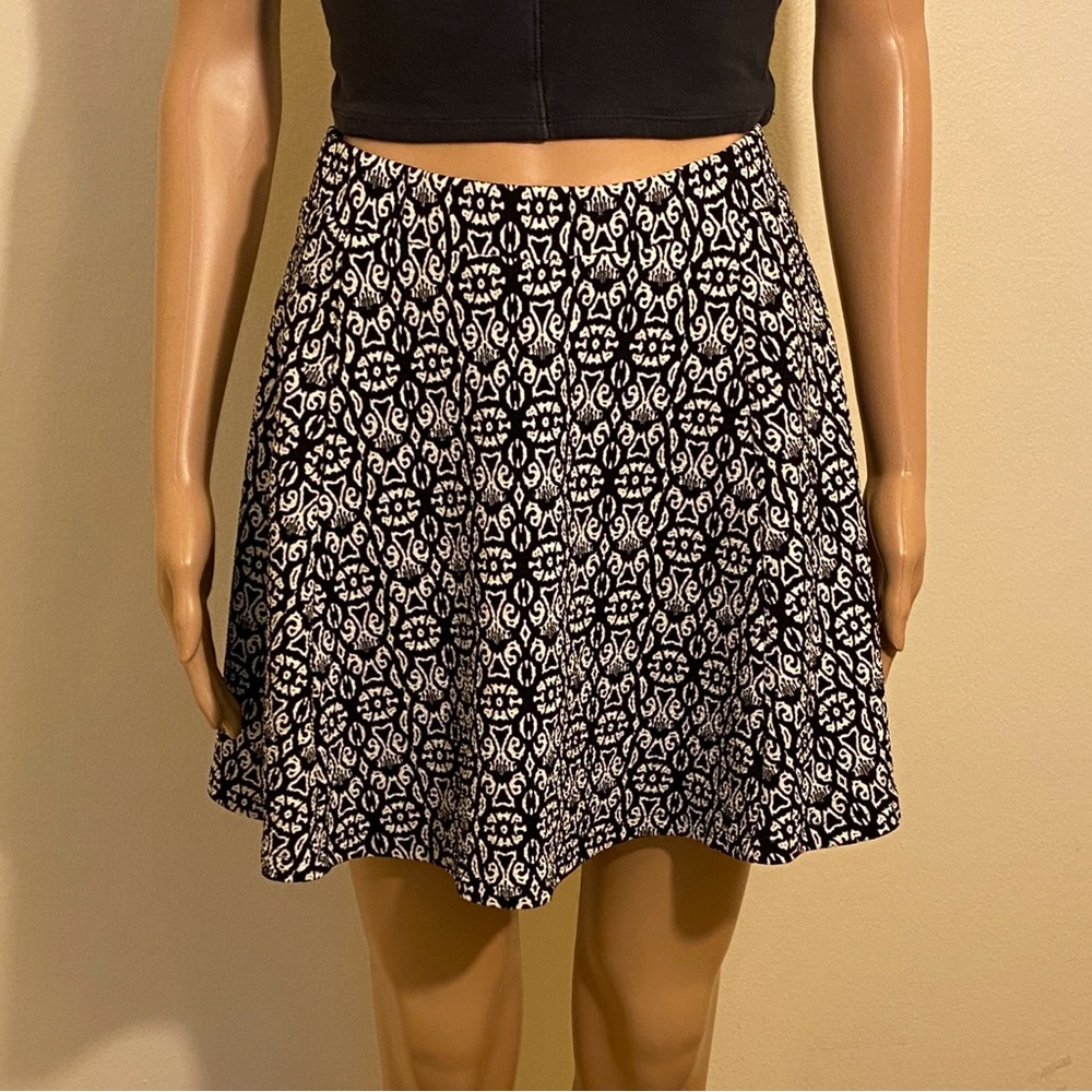 Aeropostale Black & White Print Free Flow Skirt - Picture 1 of 4